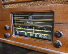 SPARTON WOOD CASED RADIO