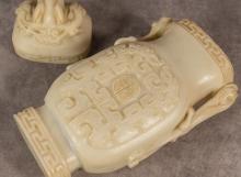 CHINESE JADE URN