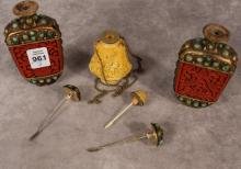 THREE CHINESE SNUFF BOTTLES