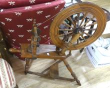 ANTIQUE SPINNING WHEEL