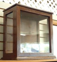 TABLE TOP DISPLAY CASE