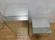 TWO MIRRORED PEDESTALS