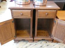 PAIR OF OAK NIGHTSTANDS