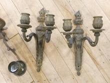 CRATE WITH SCONCES AND ANDIRONS