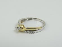 LADIES' CROSSOVER STYLE RING